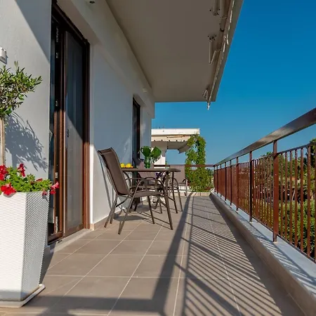 Dimi Seafront By Pro Services - * Неа-Муданья