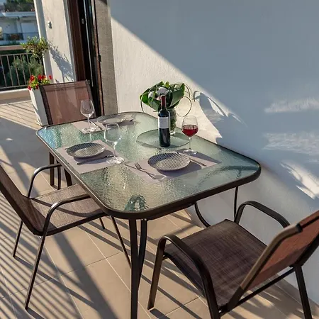 Dimi Seafront By Pro Services - Апартаменты