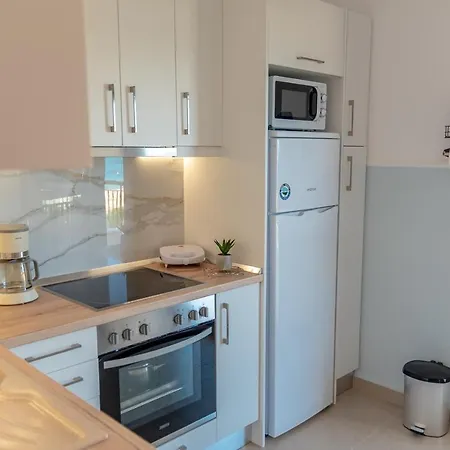 Dimi Seafront By Pro Services - アパート ネア・ムダニア