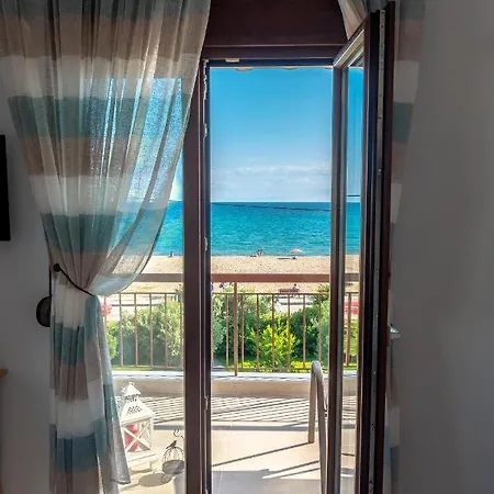 Dimi Seafront By Pro Services - ネア・ムダニア